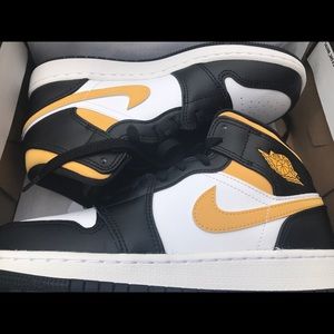 Nike Air Jordan 1 Mid Yellow